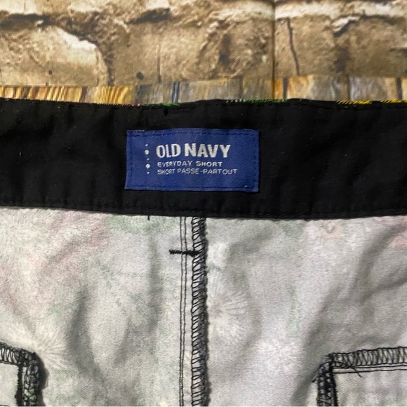 Old Navy Black Hawaiian Print Everyday Cotton Shorts - Picture 4 of 5
